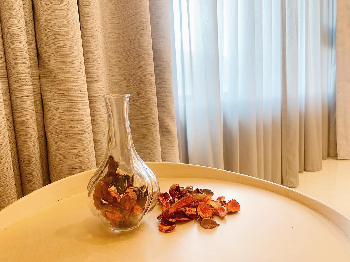 餐廳窗邊軟裝佈置設計